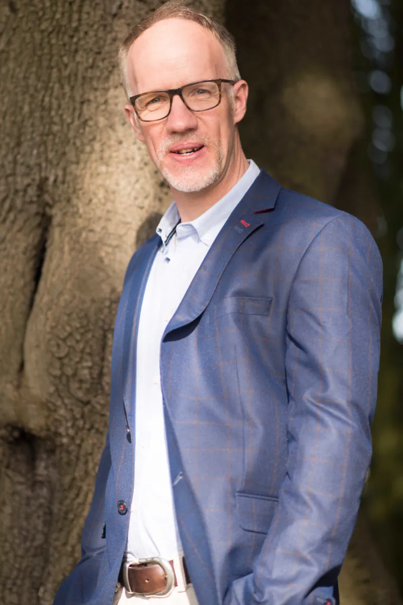 Image: Photograph of Simon Hall